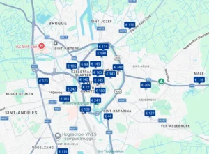 Screenshot van een Google Maps-hotelkaart met hotels langs de A10/E40, A11, A17/E403, N9, N31 en N32 in de buurt van Brugge, provincie West-Vlaanderen, België. Elk hotel is op de kaart gemarkeerd met een prijslabel.